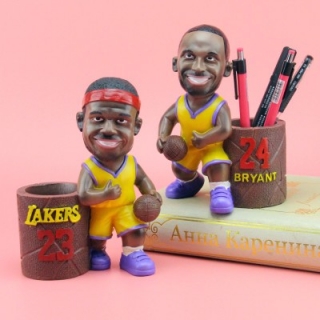 创意篮球球星笔筒 科比詹姆斯创意树脂工艺摆件